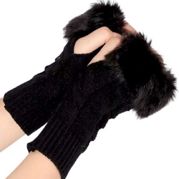 Knitted faux fur gloves. Open fingers - Picture 2 of 3